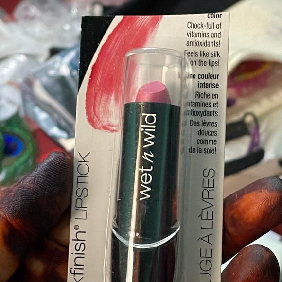 Wet n Wild lipstick new - Picture 5 of 6